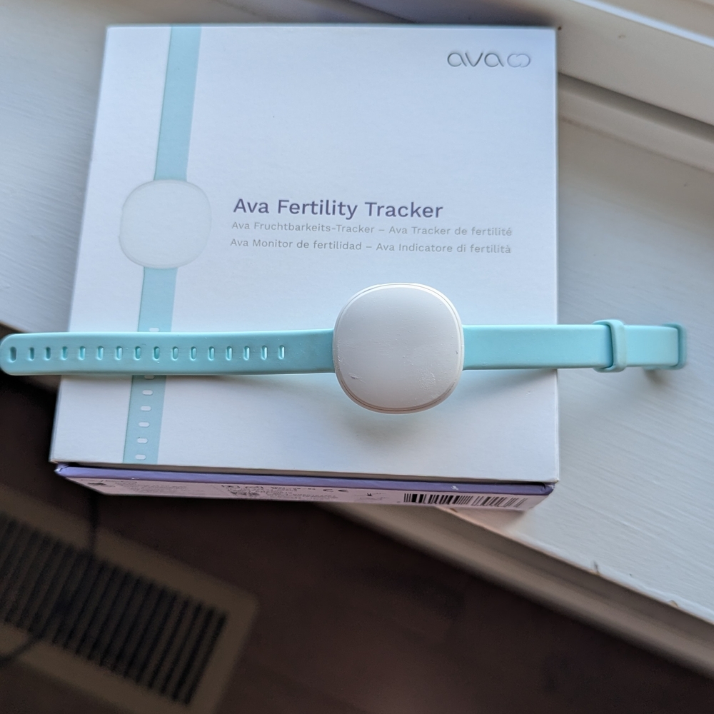 Ava Fertility Tracker Wristband in Mint